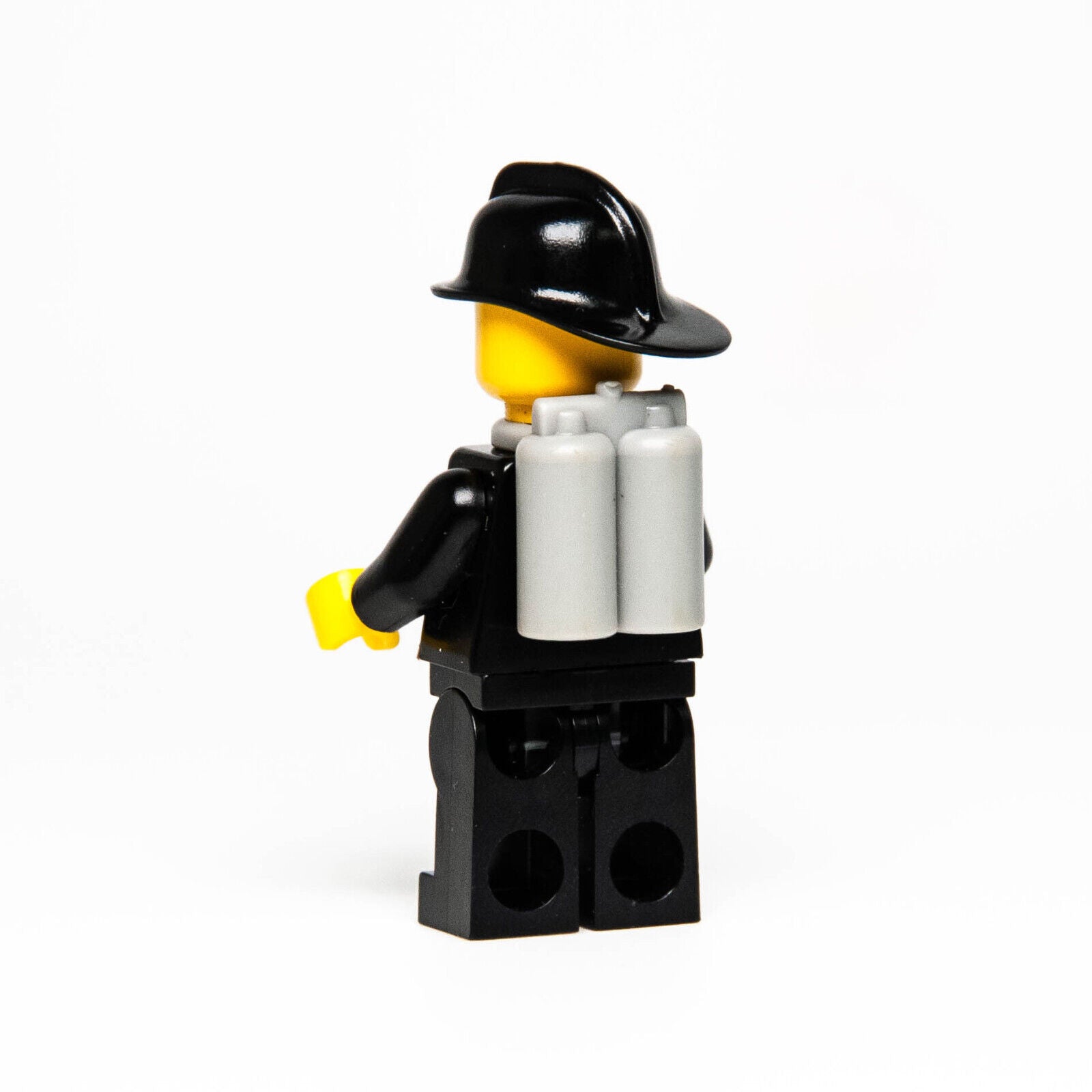 LEGO Classic Town Minifigure - Fire (firec019s) 374 590 640 - StudBee